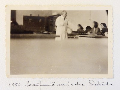 1950.  Kaufmännische Schule. Im Bild rechts Eleonore Kötter.